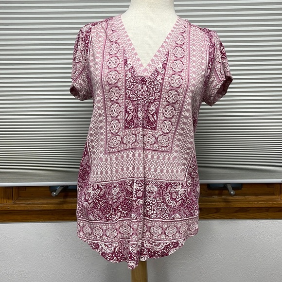 Lucky Brand Tops - M // Lucky Brand Magenta Pink Patterned Short Sleeve top